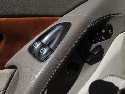 Used 2009 Mercedes-Benz SL 550 image 15