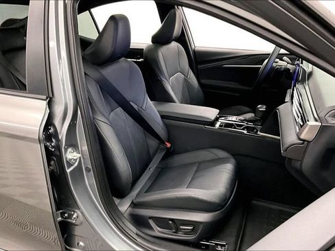 Used 2025 Toyota Camry XSE FWD image 8