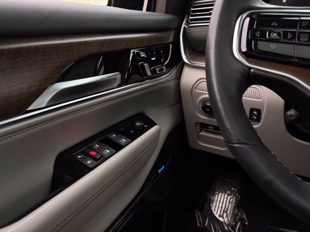 Used 2023 Jeep Grand Wagoneer 4WD image 47
