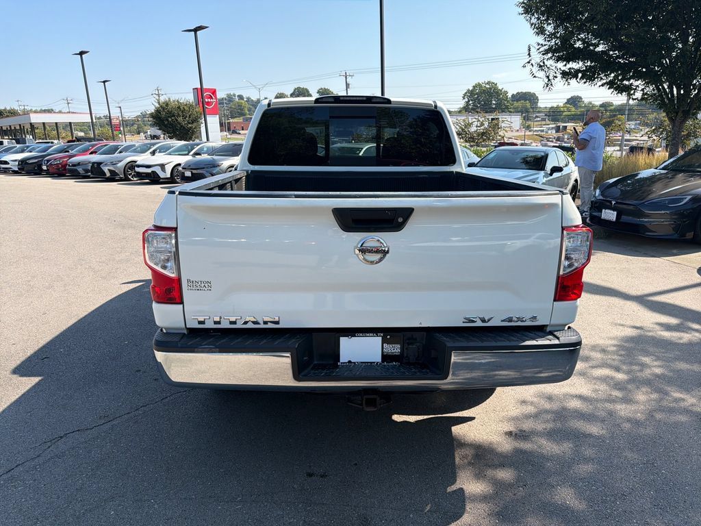 Used 2018 Nissan Titan SV AWD/4WD image 8