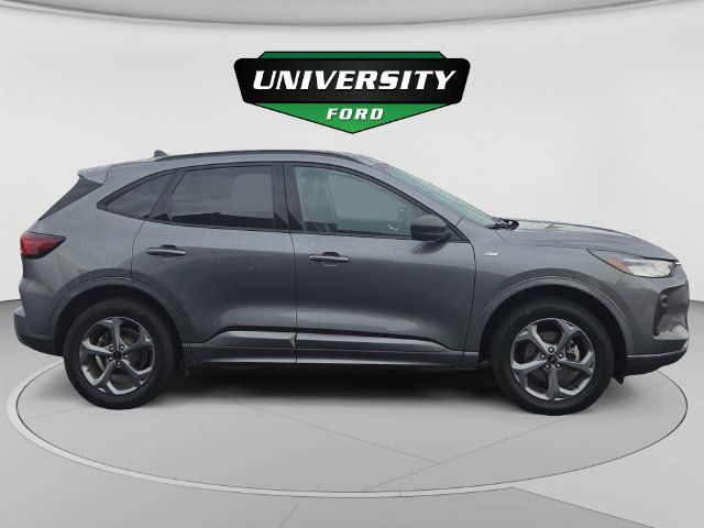 Used 2024 Ford Escape ST-Line w/ Tech Pack #1 AWD/4WD image 2