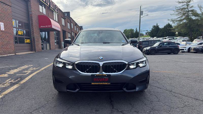 Used 2019 BMW 330i xDrive Sedan w/ Driving Assistance Package AWD/4WD image 2