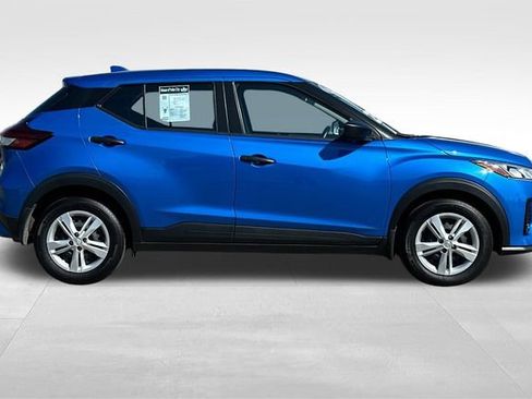 Certified 2025 Nissan Kicks Play S FWD image 3
