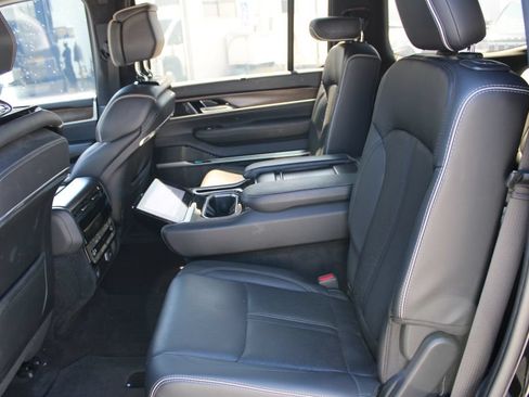 Used 2022 Jeep Grand Wagoneer Series II w/ Premium Group II AWD/4WD image 18