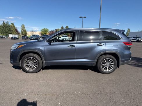 Used 2017 Toyota Highlander XLE AWD/4WD image 4