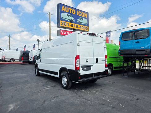 Used 2024 RAM ProMaster 2500 w/ Safety Group FWD image 3