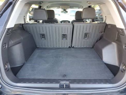 Used 2023 GMC Terrain SLE image 8