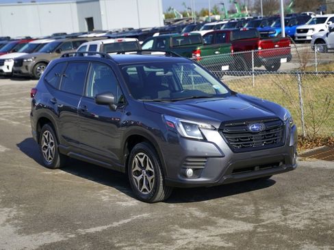 Used 2022 Subaru Forester Premium image 3