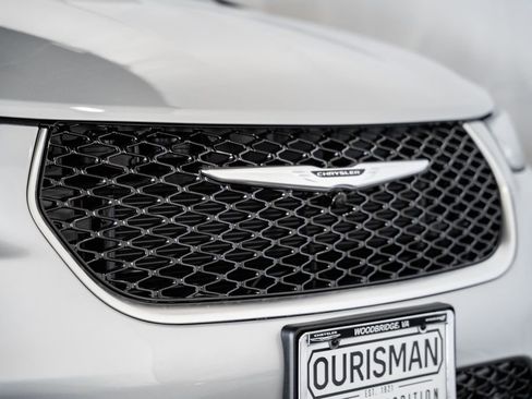 New 2026 Chrysler Pacifica Pinnacle image 10