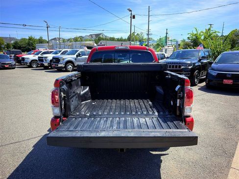 Used 2018 Toyota Tacoma Limited AWD/4WD image 4
