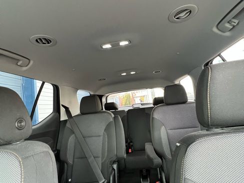 Used 2020 Chevrolet Traverse LT image 10