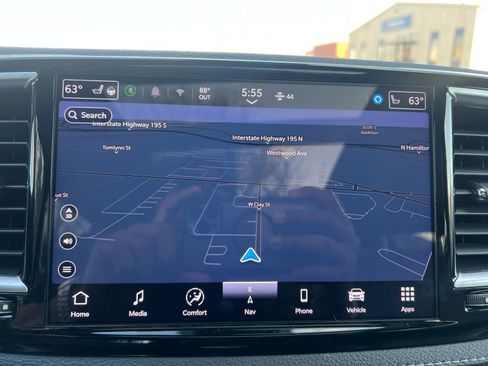 Used 2025 Chrysler Pacifica Limited image 20