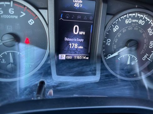 Used 2016 Toyota Tacoma SR5 image 18