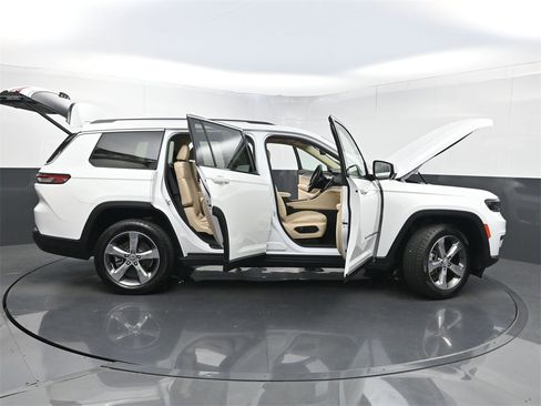 Used 2022 Jeep Grand Cherokee L Limited image 41