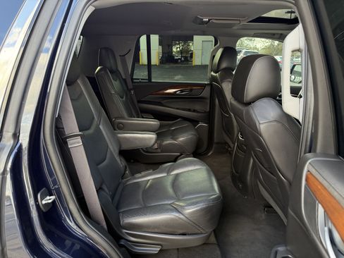 Used 2017 Cadillac Escalade Premium Luxury image 37
