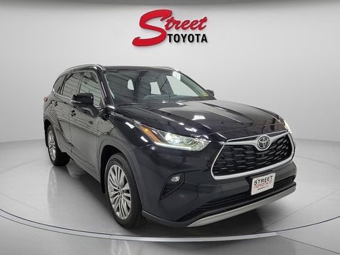 Certified 2026 Toyota Highlander Platinum AWD/4WD image 5