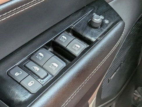 Certified 2024 Jeep Wagoneer Series II w/ Flexible Seating Group RWD image 24
