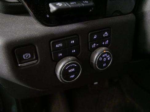Used 2023 Chevrolet Silverado 1500 ZR2 w/ Technology Package AWD/4WD image 18