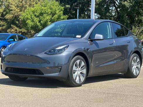 Used 2023 Tesla Model Y Long Range AWD/4WD image 8