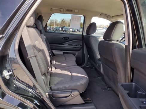 Used 2023 Nissan Pathfinder SV AWD/4WD image 10