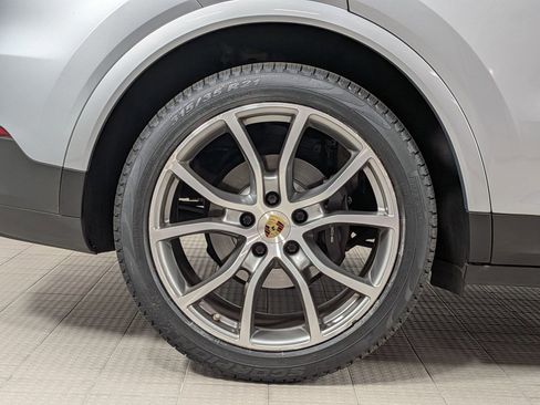 Certified 2023 Porsche Cayenne Platinum Edition AWD/4WD image 27