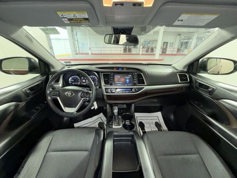 Used 2017 Toyota Highlander Plus image 22