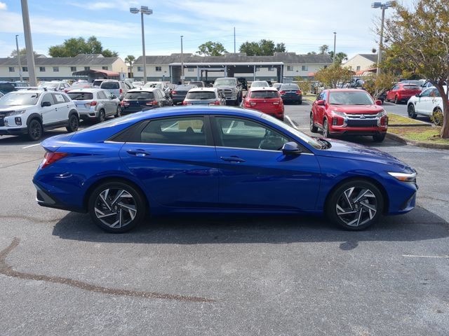 Used 2025 Hyundai Elantra SEL FWD image 5