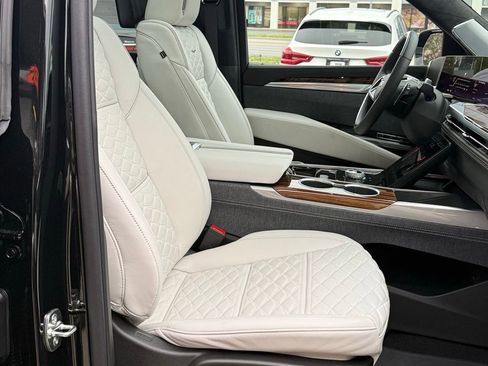 Used 2026 Cadillac Escalade Platinum Sport w/ LPO, ONYX Package image 9