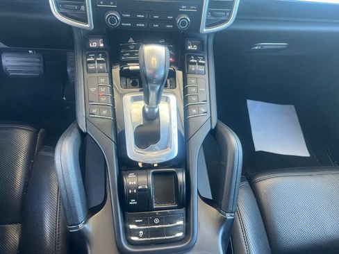 Used 2017 Porsche Cayenne AWD/4WD image 11