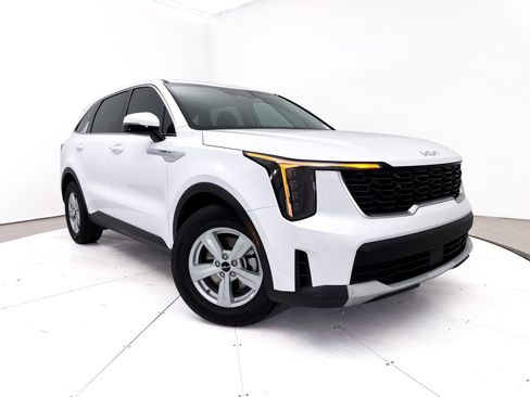 Used 2025 Kia Sorento LX FWD image 1
