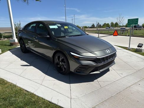 New 2026 Hyundai Elantra Sport FWD image 7