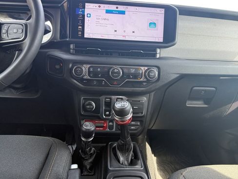 Used 2025 Jeep Wrangler Willys image 11