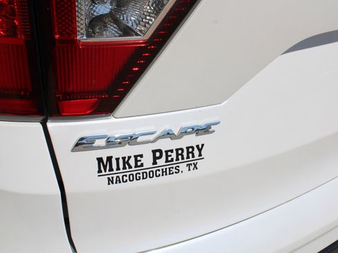 Used 2019 Ford Escape Titanium image 12