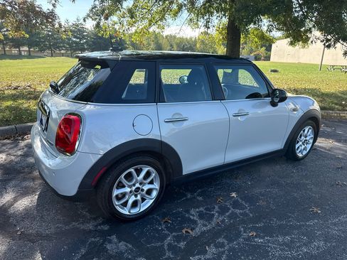 Used 2017 MINI Cooper 4-Door Hardtop image 2