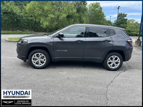 Used 2024 Jeep Compass Sport AWD/4WD image 4