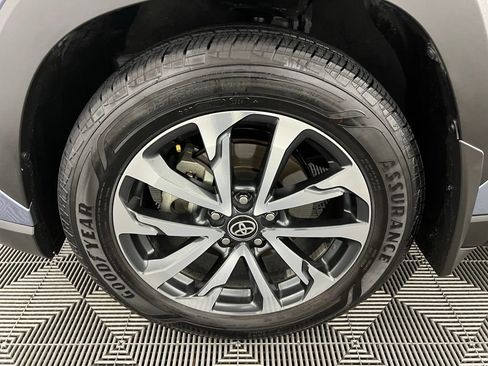 Used 2024 Toyota Corolla Cross XLE image 12