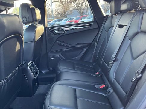 Used 2022 Porsche Macan image 10