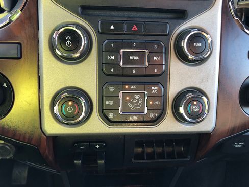 Used 2014 Ford F350 Lariat w/ Lariat Interior Package image 23