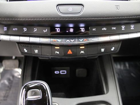 Used 2020 Cadillac XT4 Premium Luxury image 32