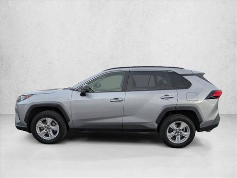 Used 2019 Toyota RAV4 LE image 9