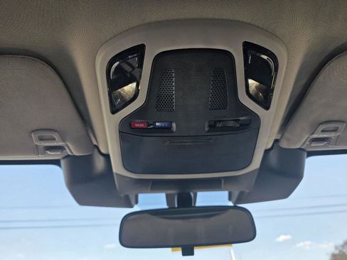 Used 2025 Subaru Outback Premium image 21