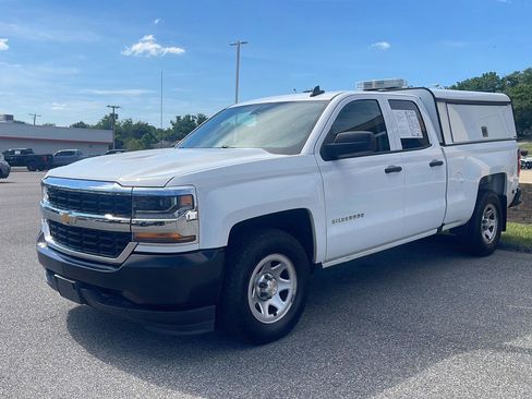 Used 2018 Chevrolet Silverado 1500 W/T w/ WT Convenience Package AWD/4WD image 3