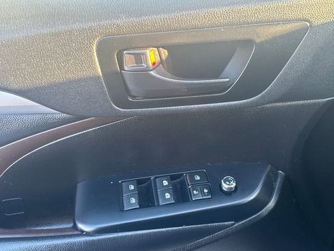 Used 2019 Toyota Highlander LE image 28