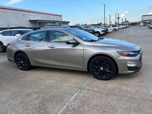Used 2022 Chevrolet Malibu LT FWD image 4