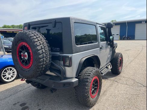 Used 2017 Jeep Wrangler Rubicon AWD/4WD image 5