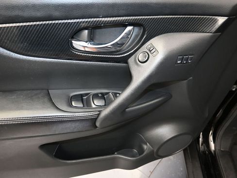 Used 2019 Nissan Rogue SL AWD/4WD image 11