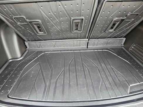 Used 2023 Chevrolet Traverse High Country w/ LPO, Floor Liner Package AWD/4WD image 38