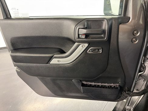 Used 2016 Jeep Wrangler Unlimited Rubicon image 20