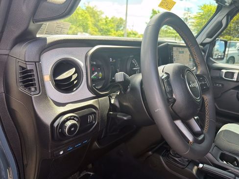 Used 2024 Jeep Wrangler Unlimited AWD/4WD image 21