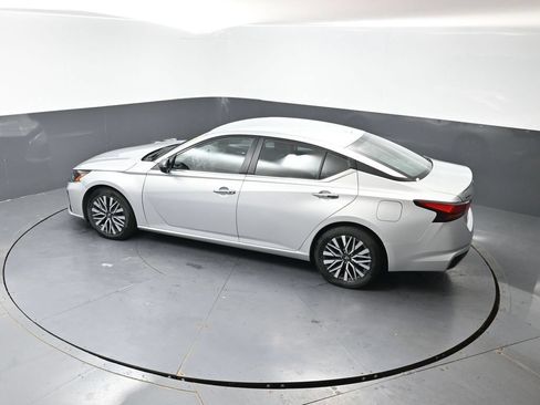 Used 2024 Nissan Altima 2.5 SV FWD image 44